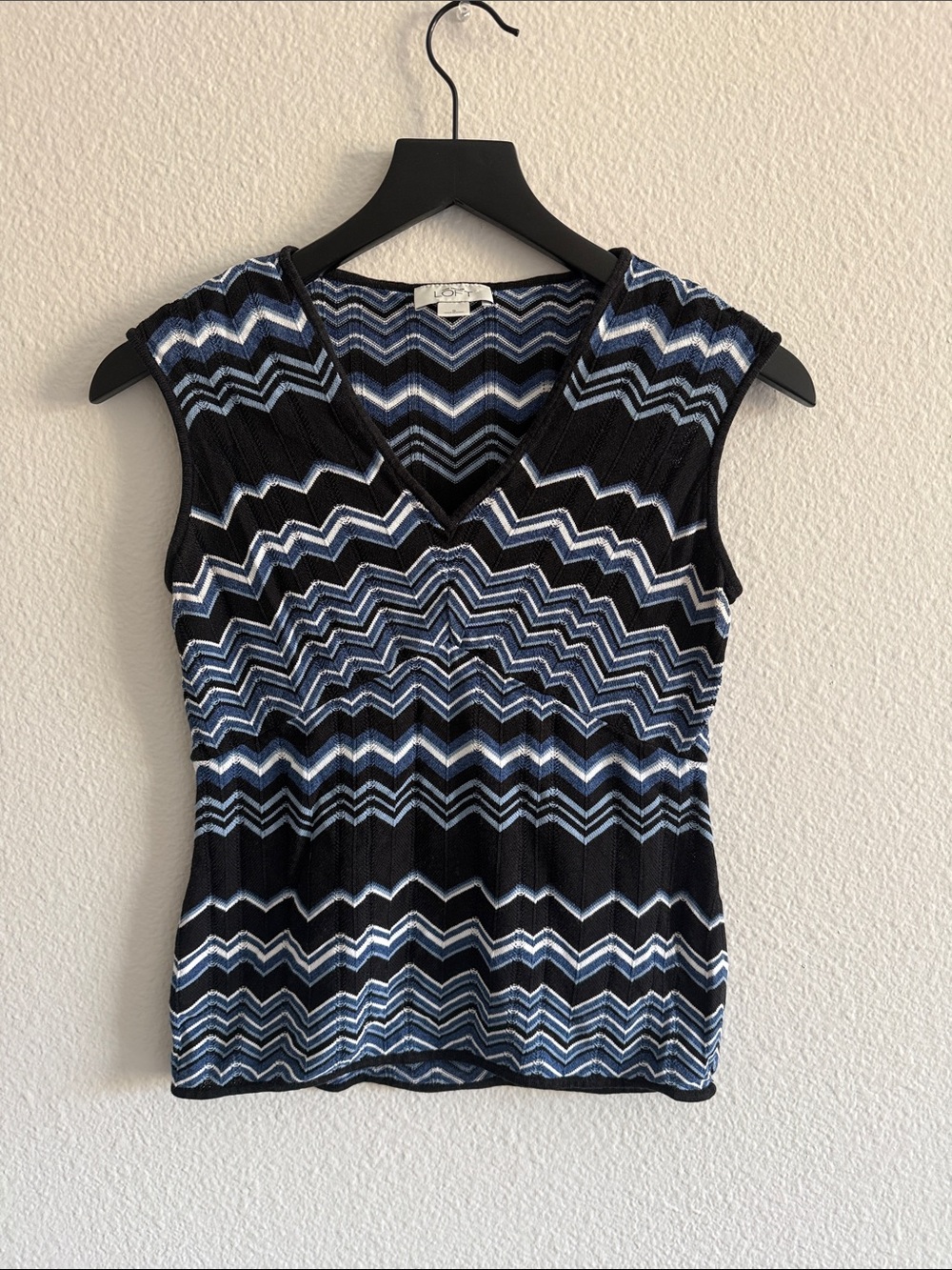 Ann Taylor Chevron V-Neck Sleeveless Top in Black and Blue
